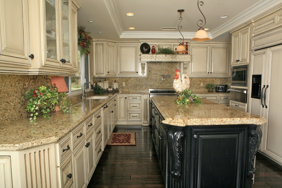 Upland M Traditional Kitchen Los Angeles by Norm Tessier