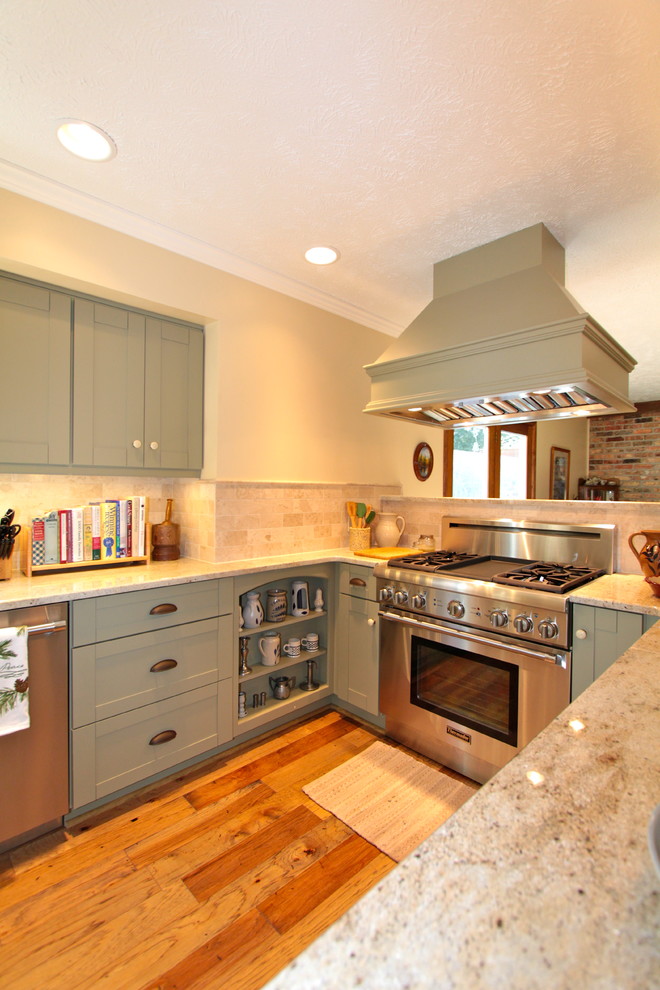 Urban Nebraska - Traditional - Kitchen - Omaha - by Merritt's Quality