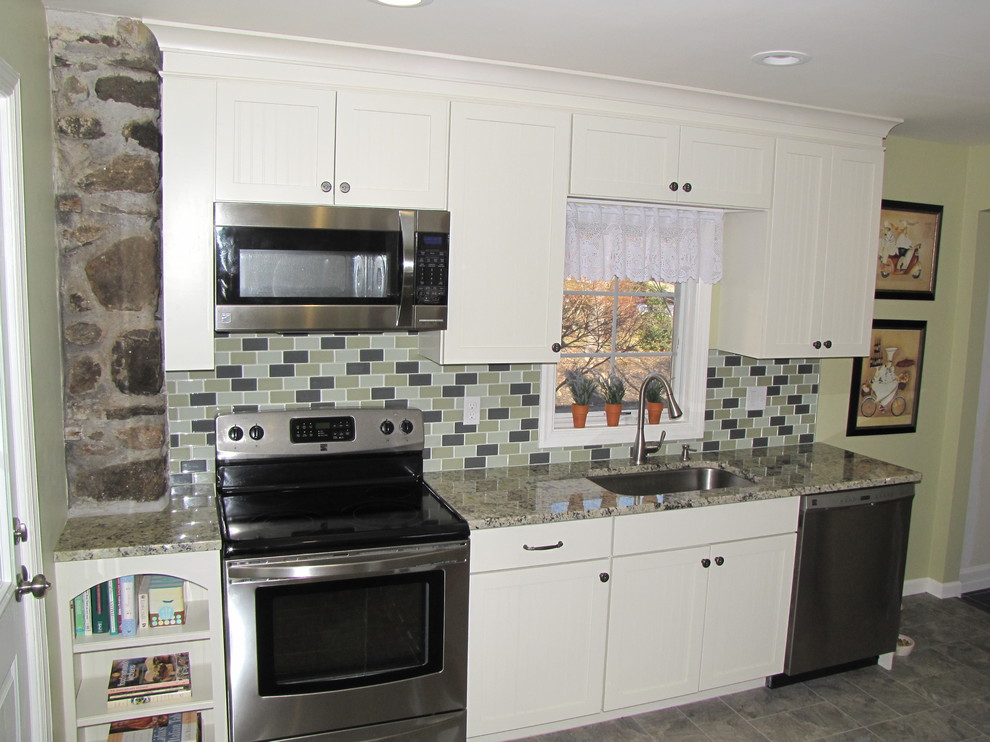 Transitional kitchen photo in New York