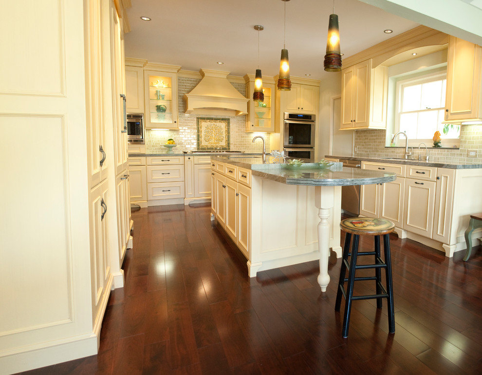 Van Nuys Remodel Traditional Kitchen Los Angeles by THE KITCHEN