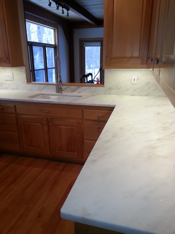 Inspiration for a contemporary kitchen remodel in Burlington