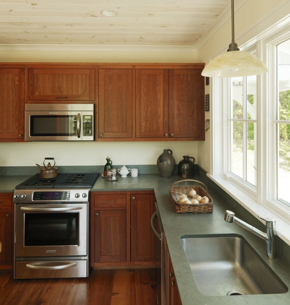 Design ideas for a farmhouse kitchen in Burlington.