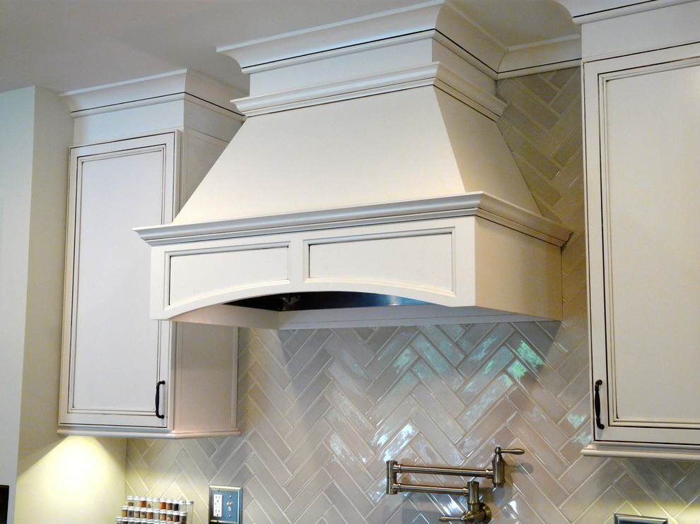 Example of a transitional kitchen design in Birmingham