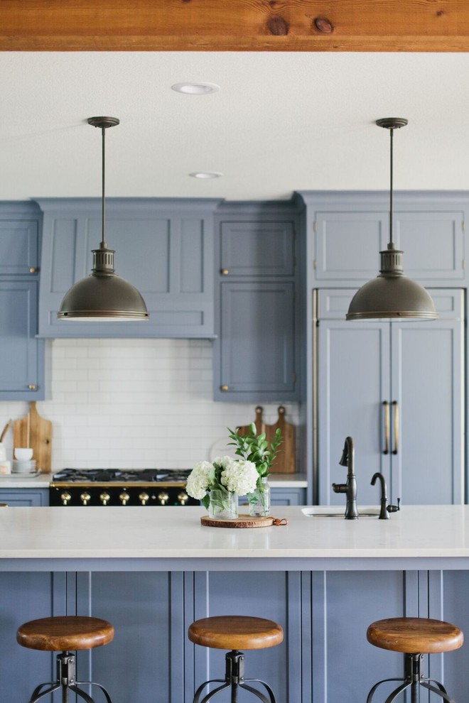 Inspiration for a country kitchen remodel in Dallas
