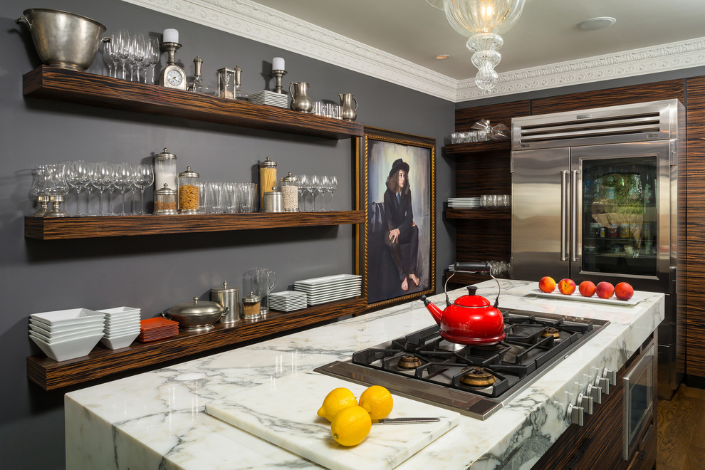 Inspiration för avskilda moderna kök, med marmorbänkskiva, rostfria vitvaror och en köksö
