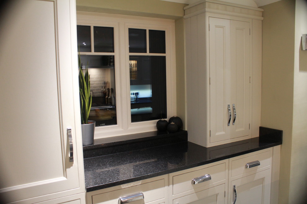 This is an example of a traditional kitchen in Hertfordshire.
