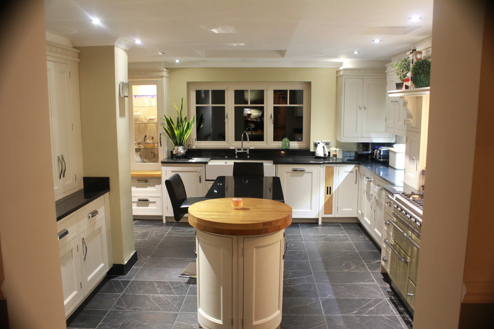 Inspiration for a timeless kitchen remodel in Hertfordshire