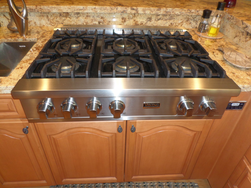 Viking Range With Down Draft Ventilation Traditional Kitchen San