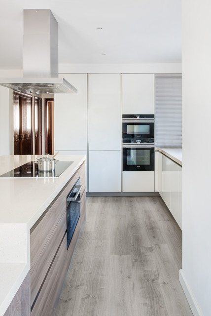 Villa Kitchen Alvorada Arabian Ranches Dubai Modern Kitchen Other By Innerspace Me Hacker Kitchens Hulsta Rolf Benz Houzz