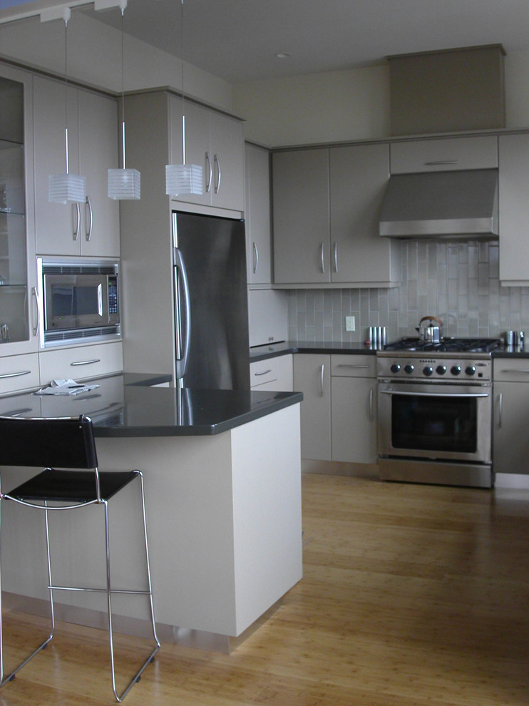 Village Books Condo Fairhaven / Bellingham, WA Contemporary