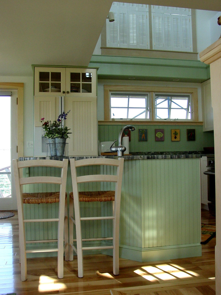Design ideas for a beach style kitchen in Portland Maine.