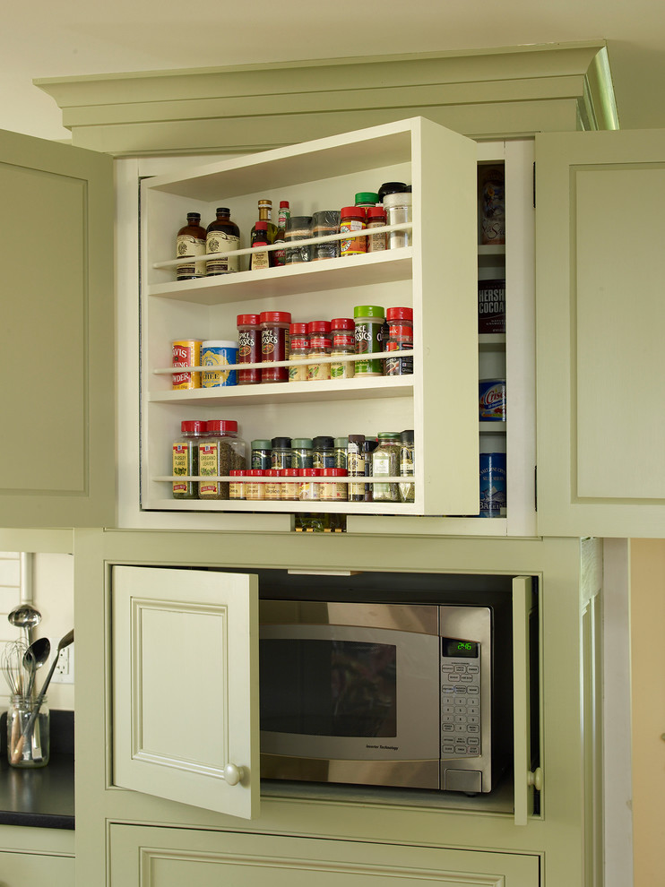 Example of a country kitchen design in New York