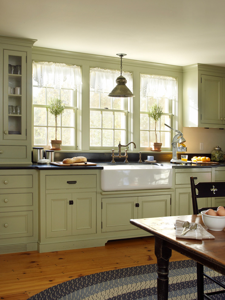 Inspiration for a cottage kitchen remodel in New York