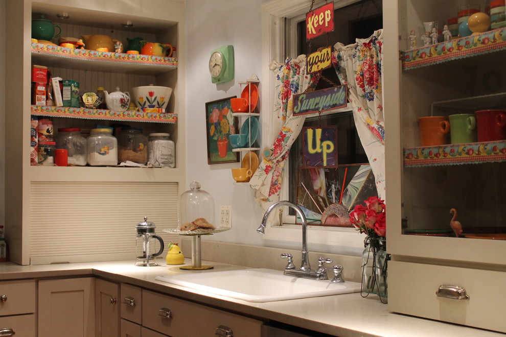 Photo of an eclectic kitchen in Chicago.