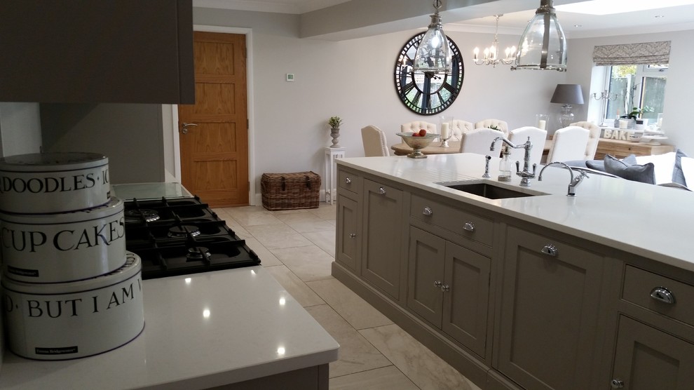 Walkin larder neutral kitchen design Modern Kitchen Surrey by