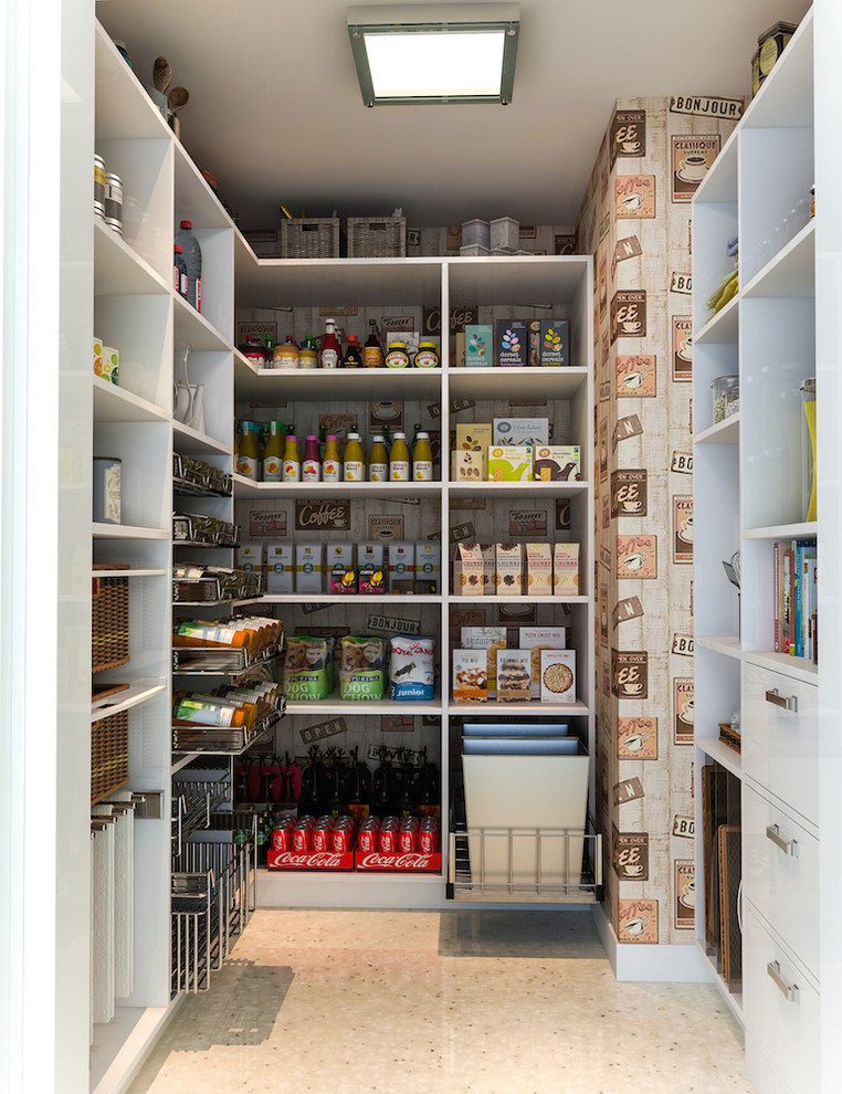 Imagen de cocinas en L moderna de tamaño medio con despensa, armarios con paneles lisos y puertas de armario blancas