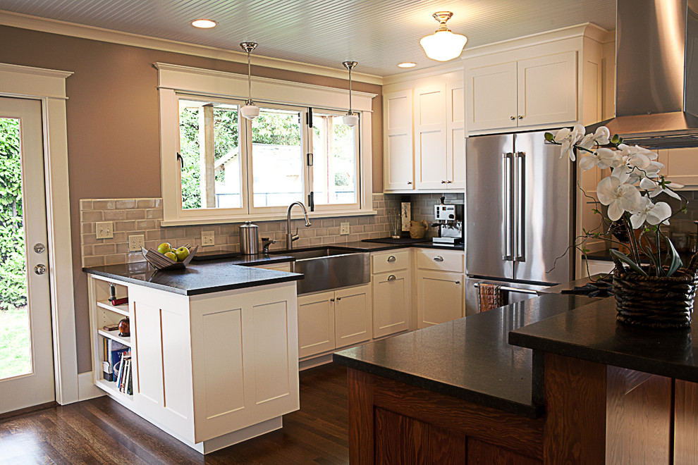 Design ideas for a classic kitchen in Seattle.