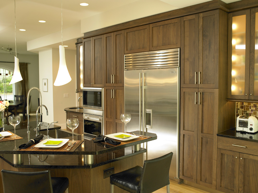 Example of a minimalist kitchen design in Charlotte