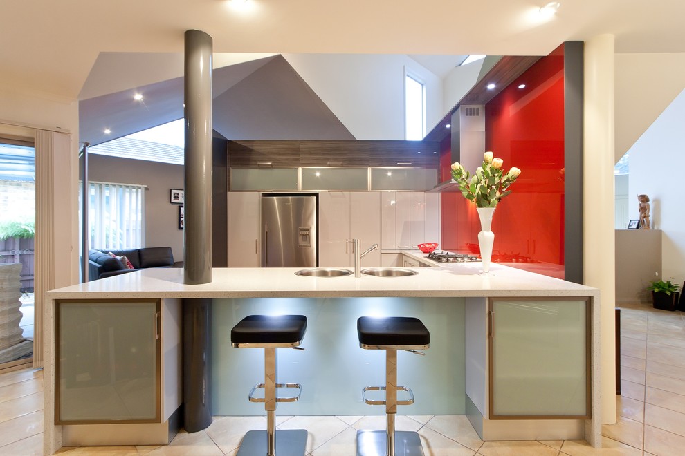 Warm & Inviting Kitchen Modern Kitchen Melbourne by Mint