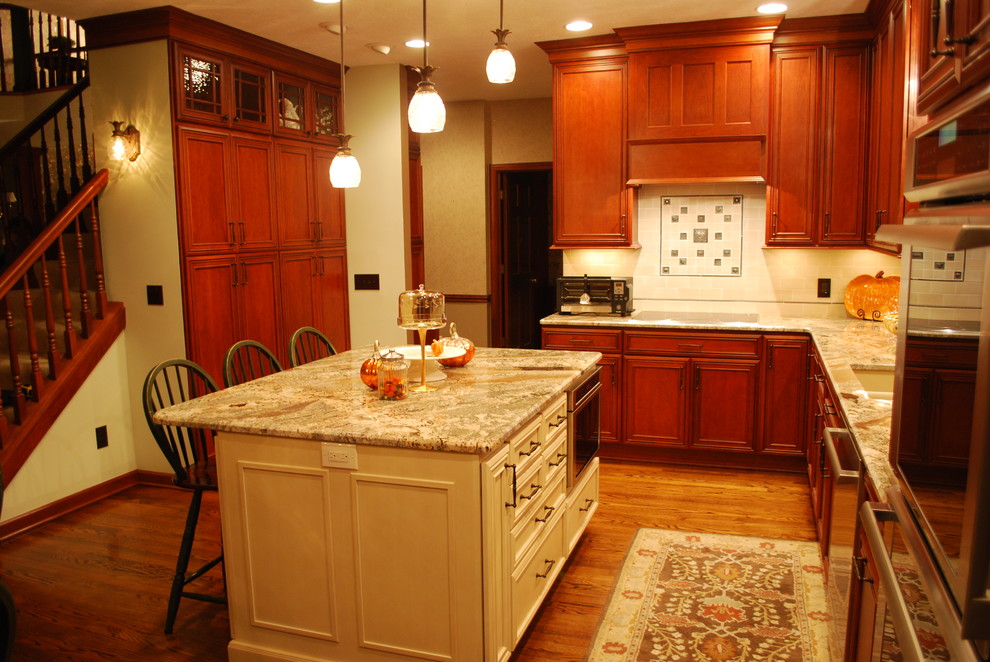This is an example of a classic kitchen in Cleveland.