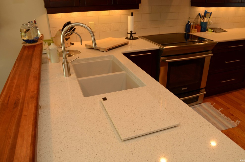 Warm Maple Kitchen with White Quartz - Kitchen - Toronto ... Warm Maple Kitchen with White Quartz - Kitchen - Toronto ... on Light Maple Cabinets With White Countertops
id=47651