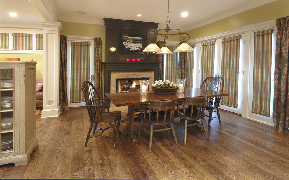 Kitchen/dining room combo - traditional kitchen/dining room combo idea in Seattle