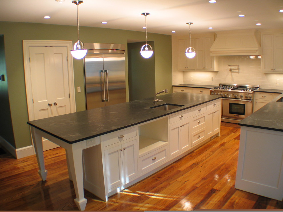 Inspiration for a timeless kitchen remodel in Boston