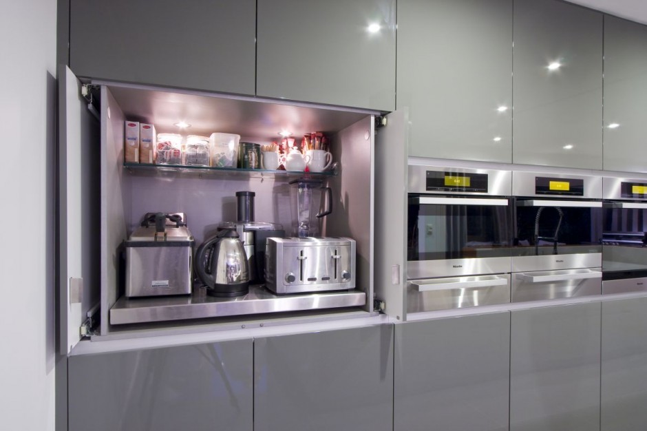 Große Moderne Küche mit Kücheninsel in Miami
