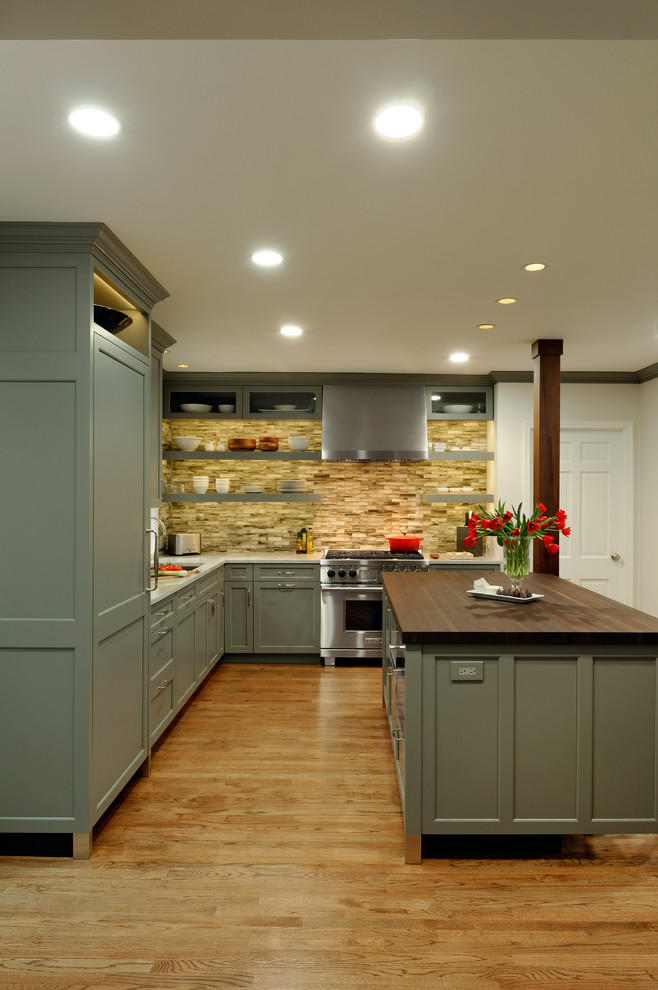 Example of a mid-sized transitional l-shaped medium tone wood floor eat-in kitchen design in DC Metro with an undermount sink, shaker cabinets, gray cabinets, quartz countertops, multicolored backsplash, glass tile backsplash, paneled appliances and an island