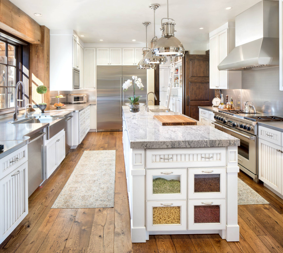 Kitchen - rustic kitchen idea in Other
