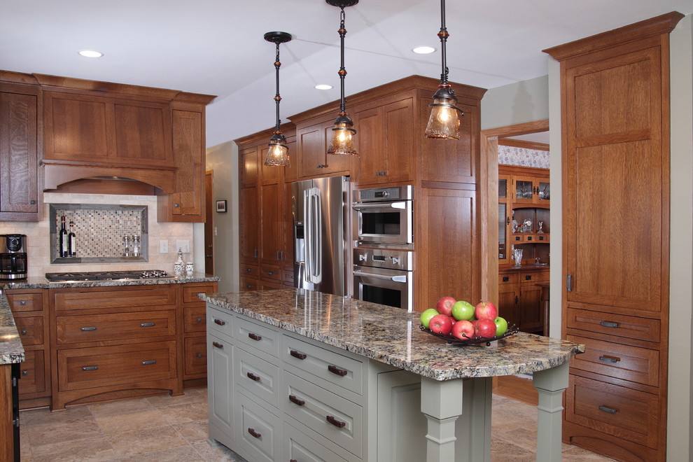 Design ideas for a traditional kitchen in Milwaukee.