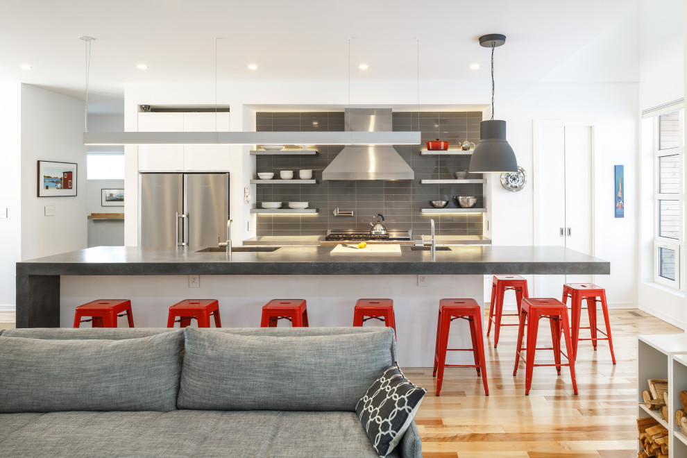 Design ideas for a contemporary kitchen in Ottawa.