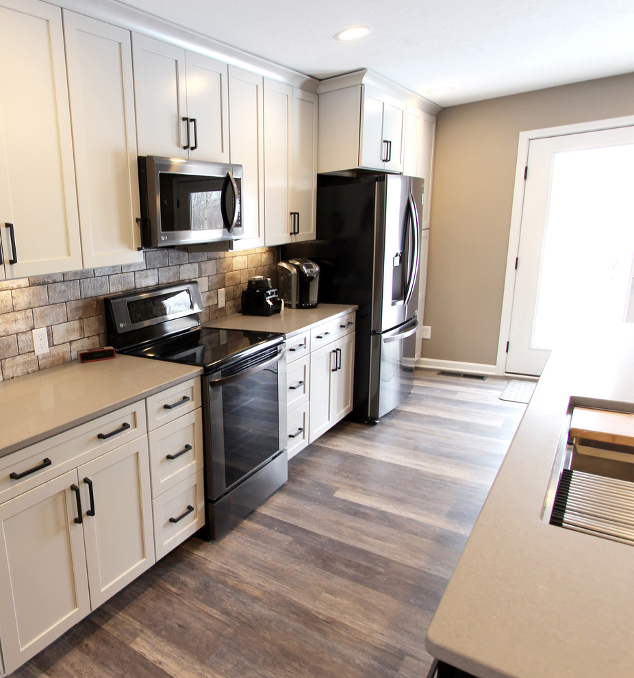 Waypoint Painted Harbor Cabinets and Lenova - Kitchen - by Cabinet-S