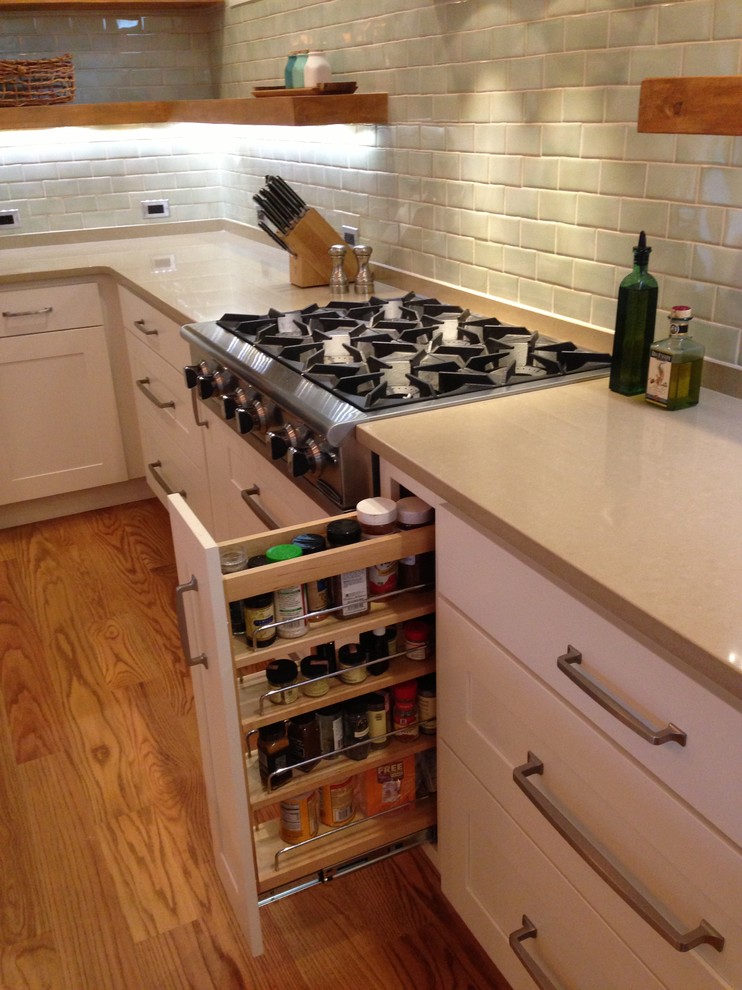 This is an example of a large classic kitchen in Bridgeport.
