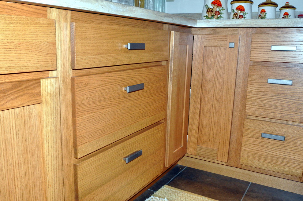 Example of a classic kitchen design in Chicago