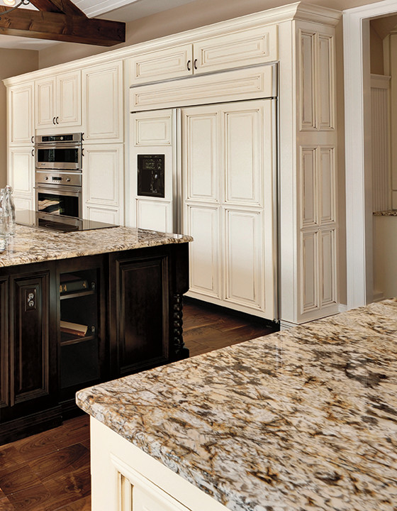 This is an example of a medium sized traditional kitchen in Orange County.
