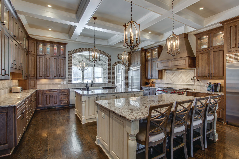 Wellborn Forest Farmhouse Kitchen Chicago by C&H