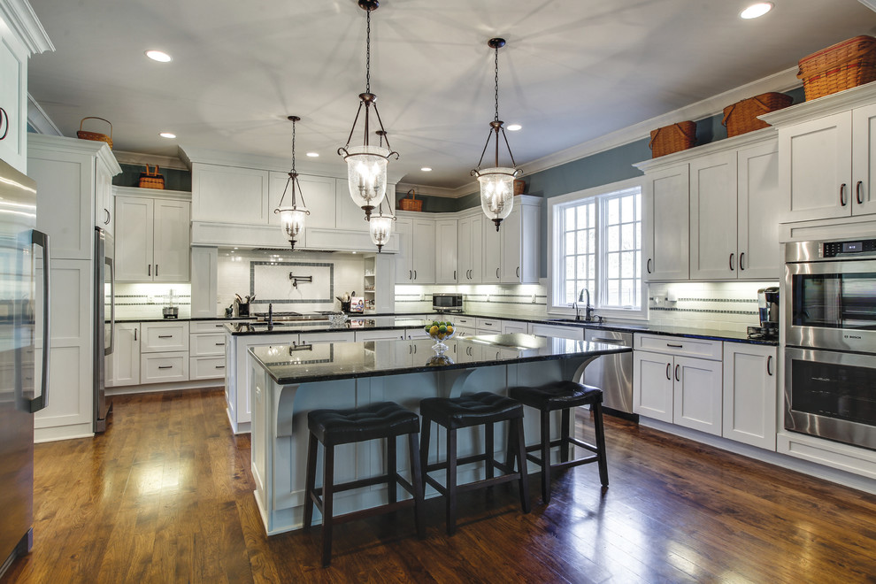 Wellborn Forest Transitional Kitchen Chicago by C&H