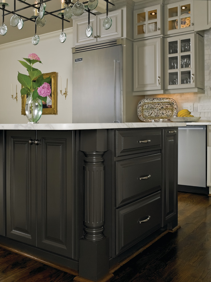 Wellborn Forest Transitional Kitchen Chicago by C&H