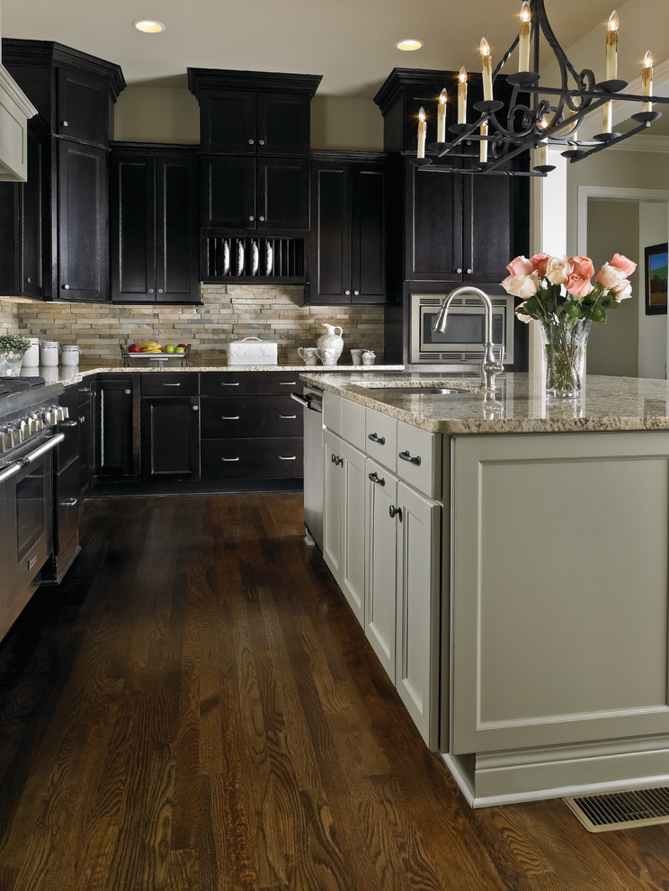 Wellborn Forest Traditional Kitchen Chicago by C&H