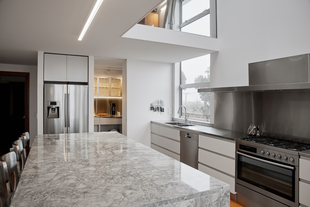 Photo of a contemporary kitchen in Wellington.