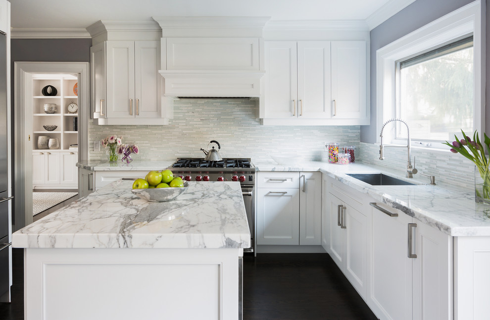 Mid-sized transitional dark wood floor kitchen photo in Toronto with an undermount sink, shaker cabinets, white cabinets, white backsplash, mosaic tile backsplash and stainless steel appliances