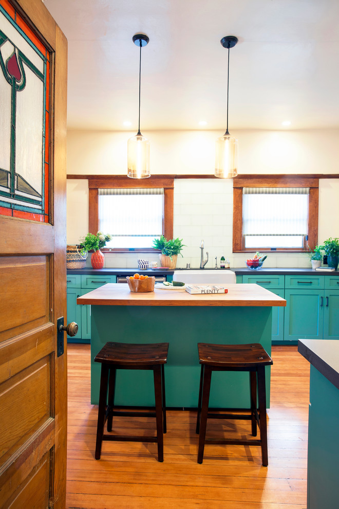 Farmhouse kitchen photo in Los Angeles