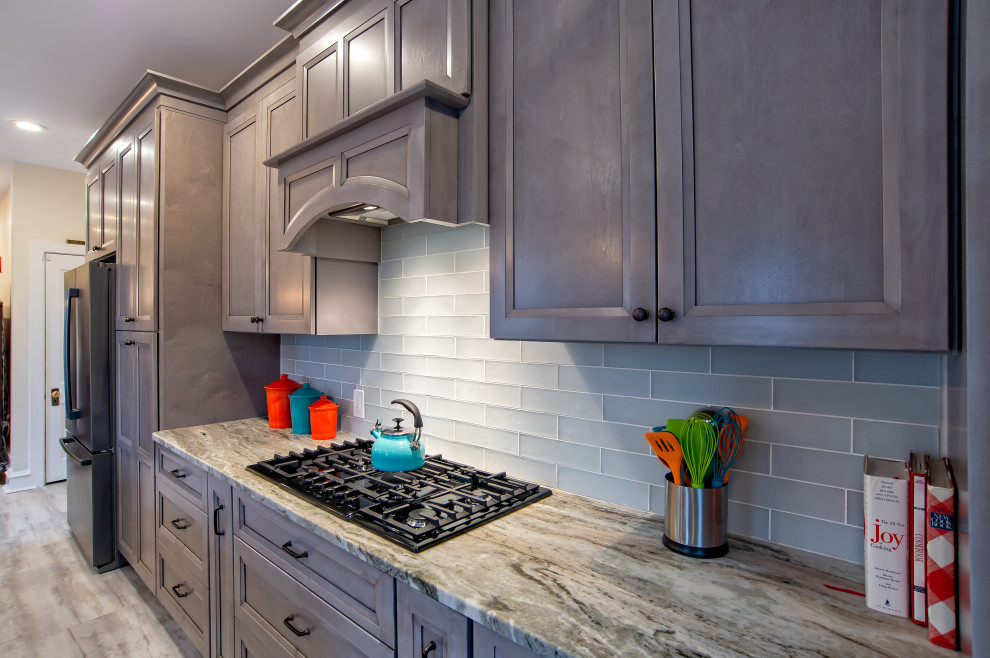 Inspiration for a large timeless u-shaped vinyl floor and multicolored floor eat-in kitchen remodel in Philadelphia with an undermount sink, shaker cabinets, gray cabinets, granite countertops, gray backsplash, glass tile backsplash, colored appliances, an island and multicolored countertops