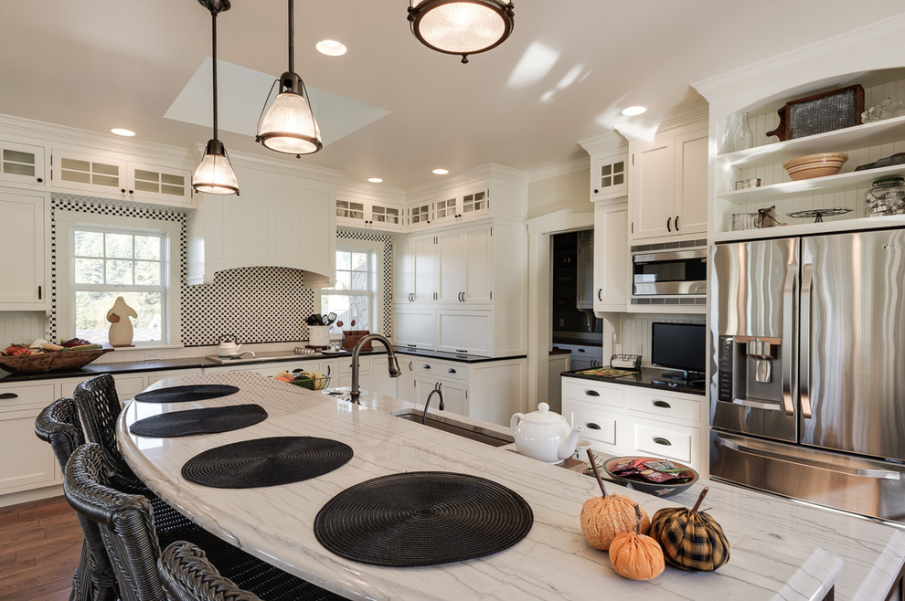 Example of a country kitchen design in Portland
