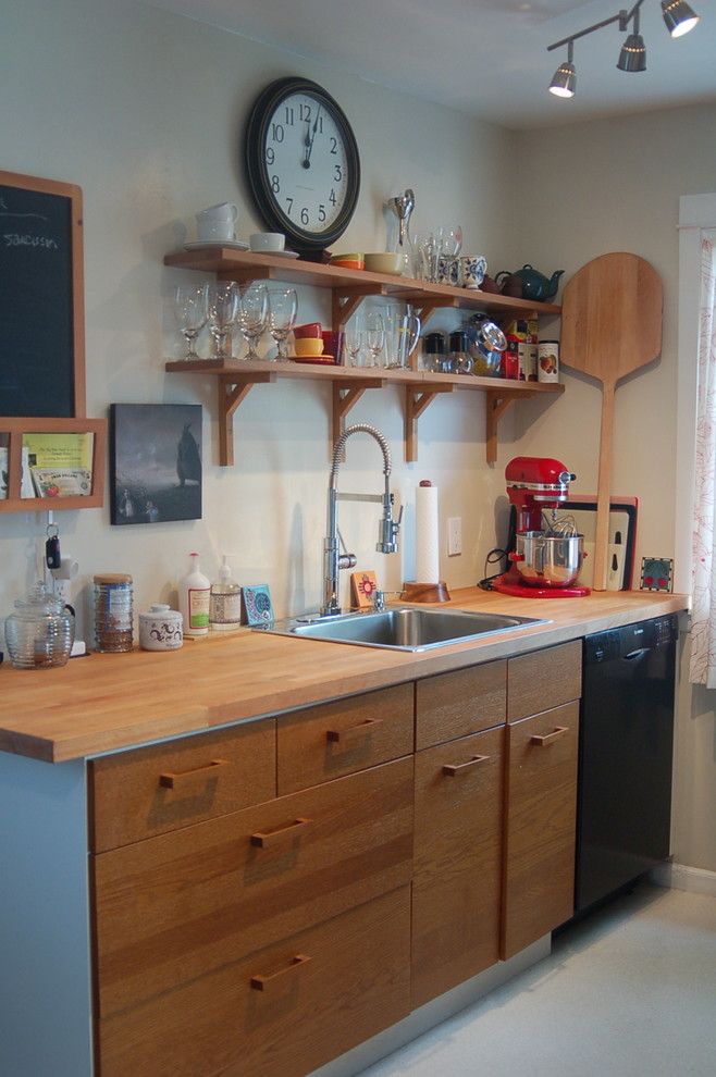 Stilmix Küche mit Arbeitsplatte aus Holz und Einbauwaschbecken in Seattle