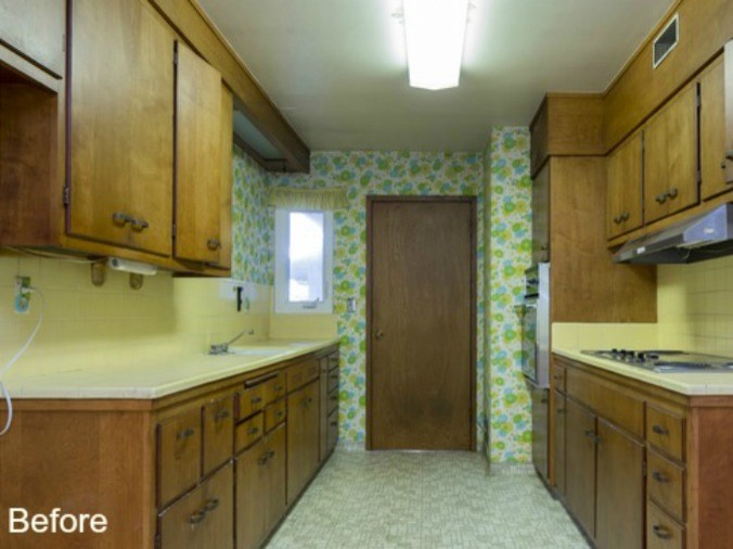 Immagine di una piccola cucina parallela design chiusa con top piastrellato, paraspruzzi giallo, paraspruzzi con piastrelle in ceramica e pavimento in linoleum