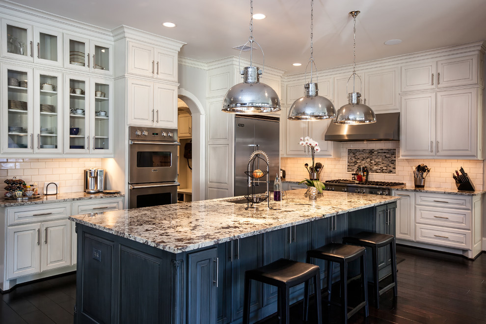 Klassische Küche mit Granit-Arbeitsplatte in Houston