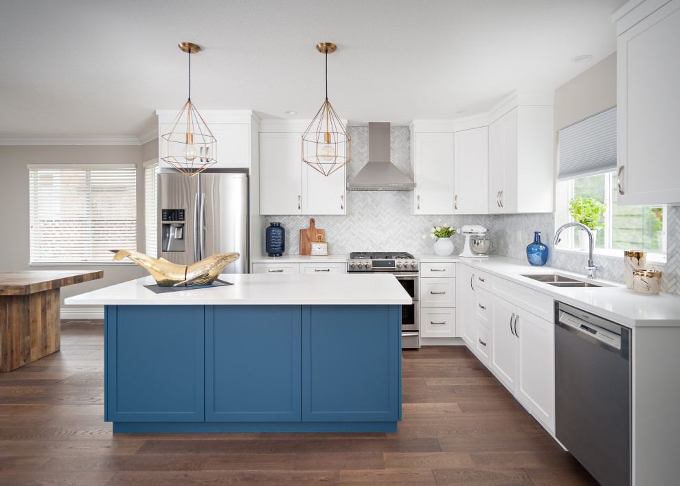 Inspiration for a mid-sized coastal l-shaped medium tone wood floor and brown floor eat-in kitchen remodel in Vancouver with an undermount sink, shaker cabinets, white cabinets, quartz countertops, white backsplash, marble backsplash, stainless steel appliances, an island and white countertops