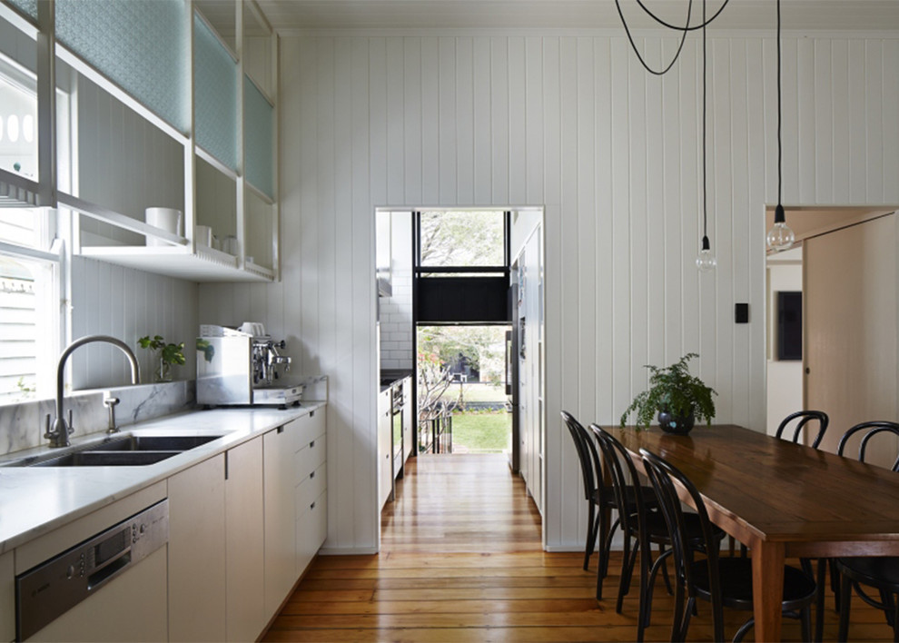 Design ideas for a classic kitchen in Auckland.